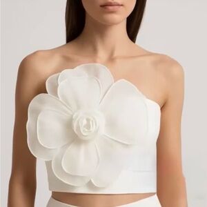 Chic strapless white  top with 3D organza flower Perfect 💫
